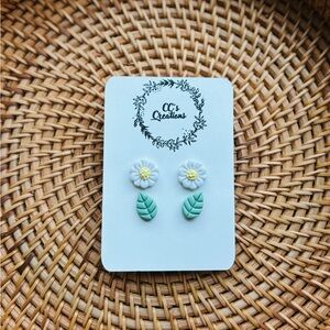 Daisy and Leaf Stud Clay Earrrings